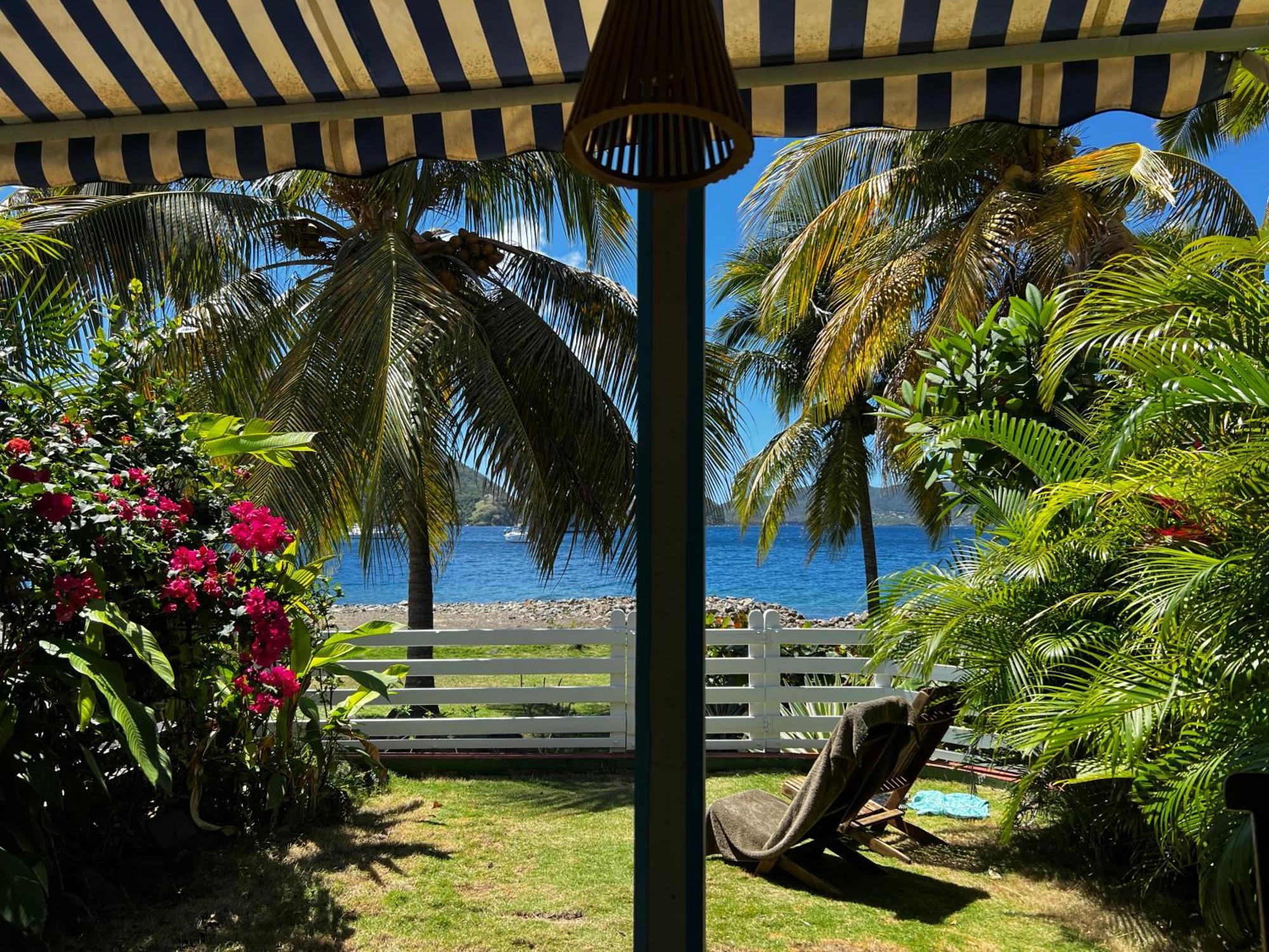 Bungalow Sucrier, Les Pieds Dans L'Eau テール・ド・オー エクステリア 写真